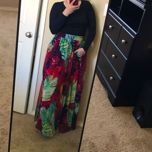 Floral pleated maxi skirt with side pockets